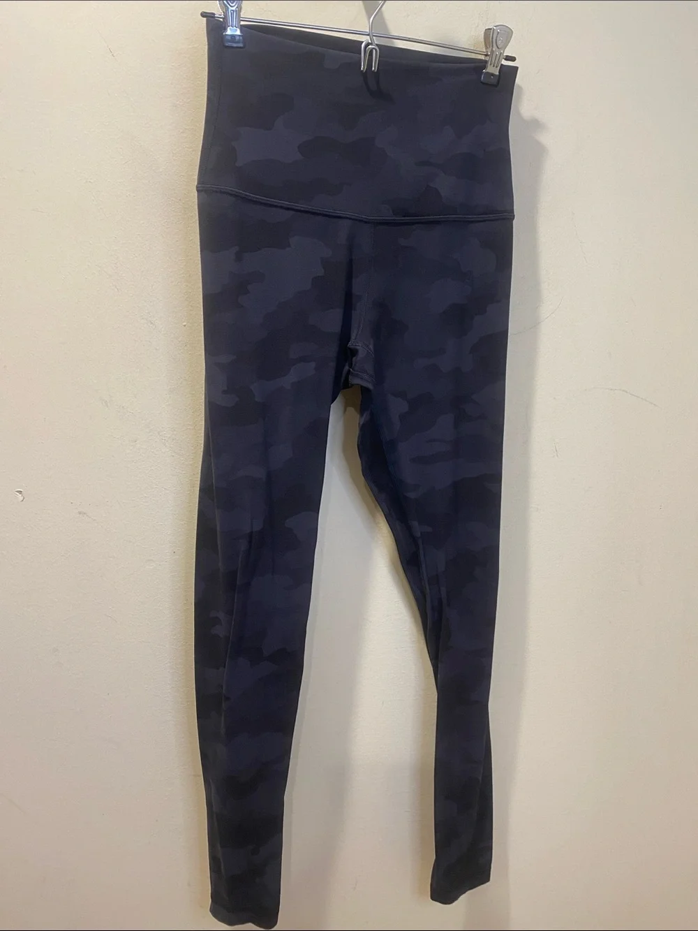lululemon athletica  Camo High-Rise Leggings Sz 6